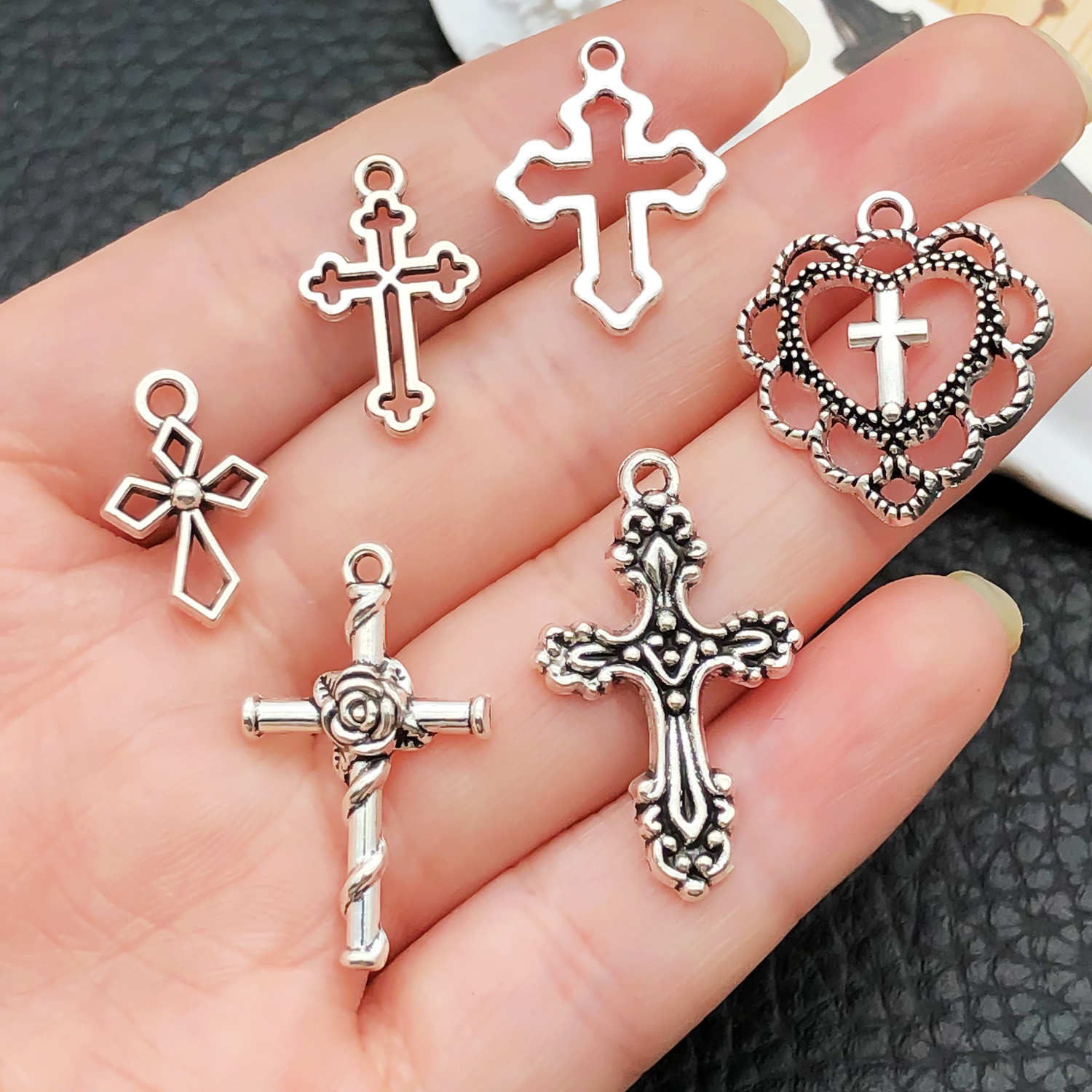 52 pendenti a croce assortiti  - Jewelry Making Tutorials recensione e prezzo